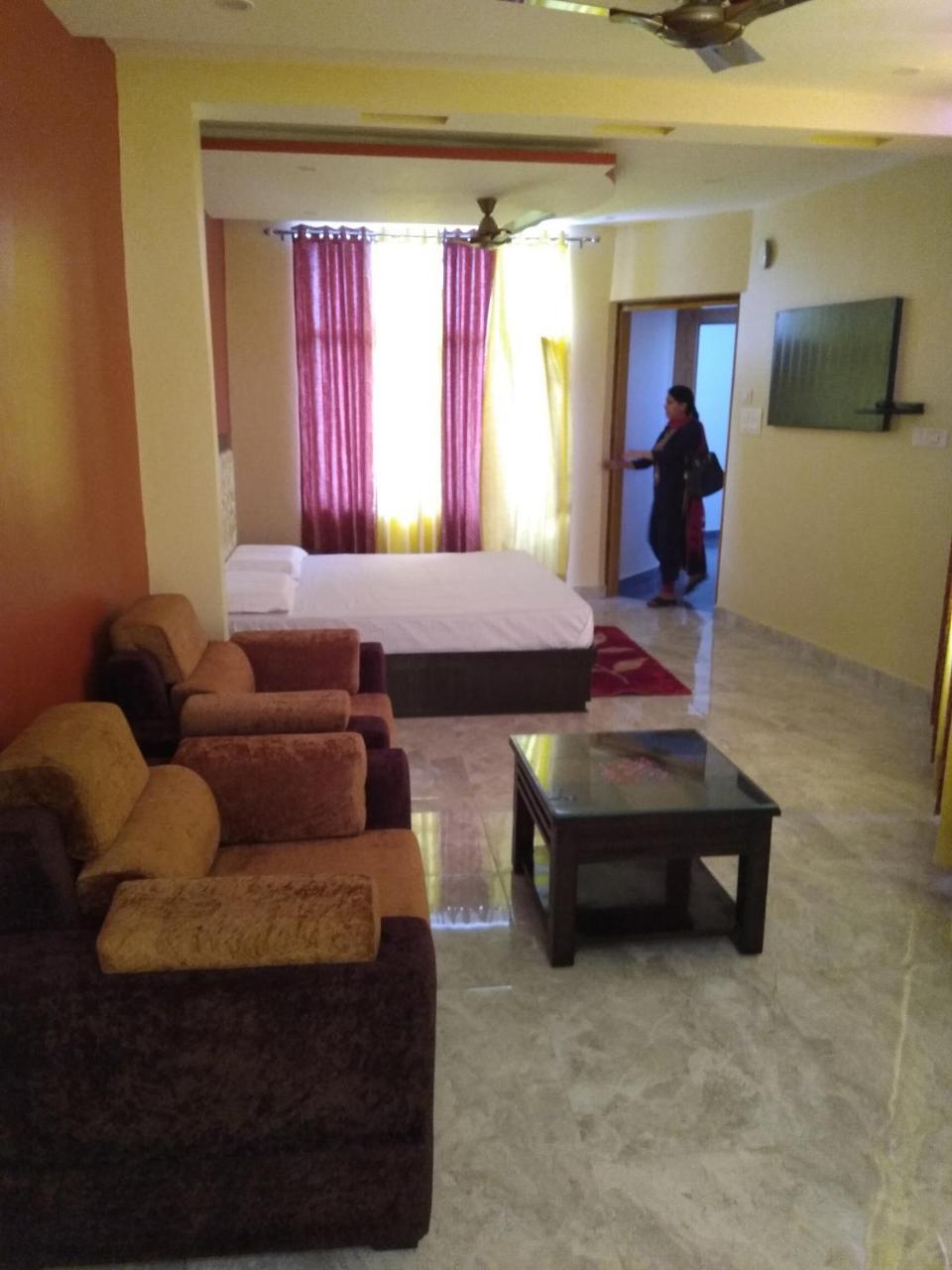 Hotel Sky Bule & Restaurant Khas Nagrota 外观 照片